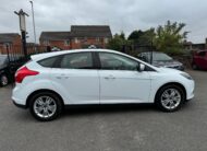 Ford Focus 1.0T EcoBoost Titanium Navigator Euro 5 (s/s) 5dr