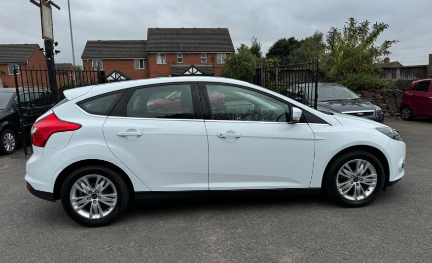 Ford Focus 1.0T EcoBoost Titanium Navigator Euro 5 (s/s) 5dr