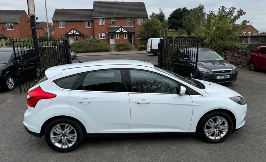 Ford Focus 1.0T EcoBoost Titanium Navigator Euro 5 (s/s) 5dr