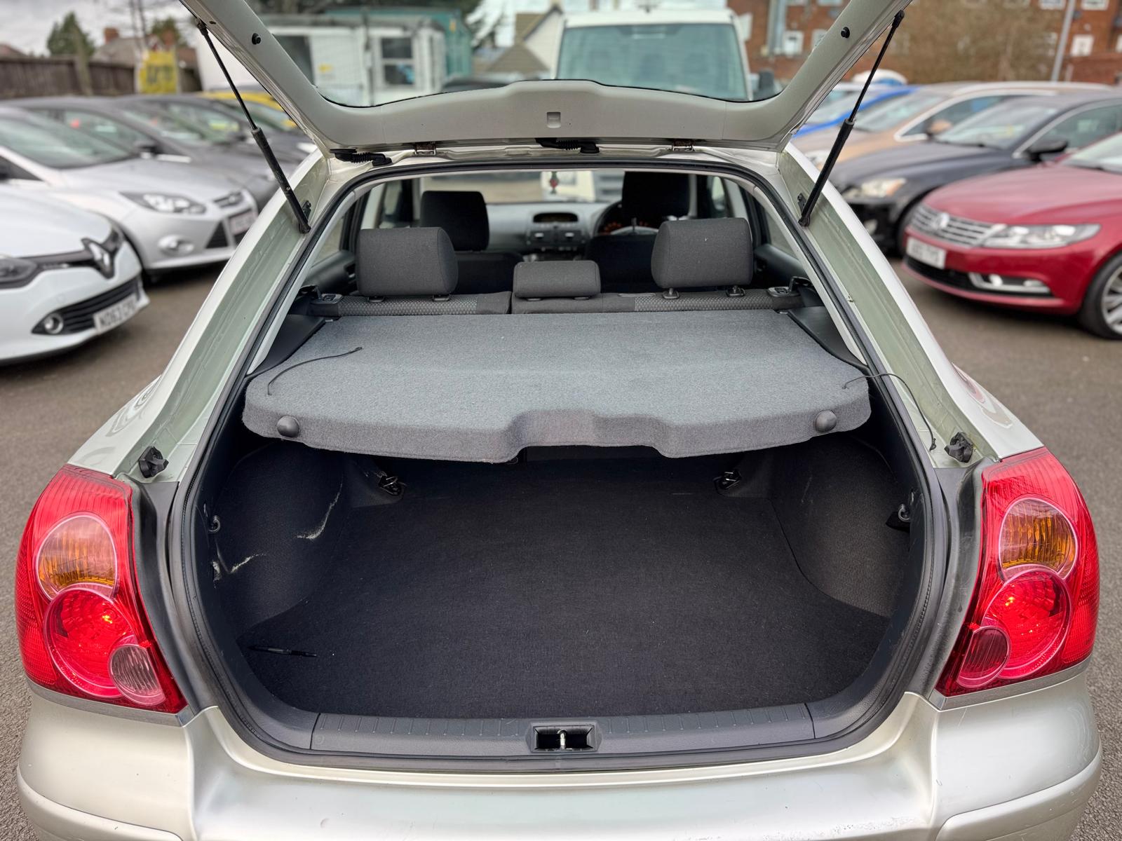 Toyota Avensis 1.8 VVT-i T2 5dr