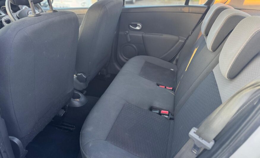 Renault Clio 1.2 I-Music Euro 5 5dr