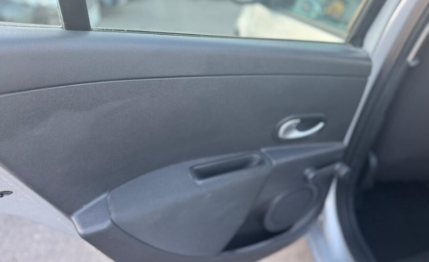 Renault Clio 1.2 I-Music Euro 5 5dr
